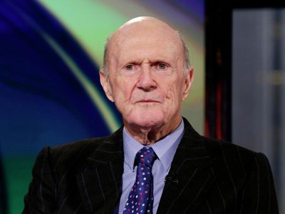 American billionaire Robertson dies at age 90