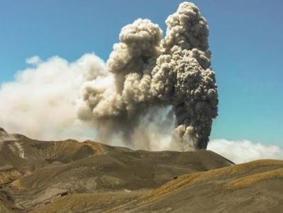 Ebeko volcano in Kuril Islands throws ash to height of 2.6 kilometers