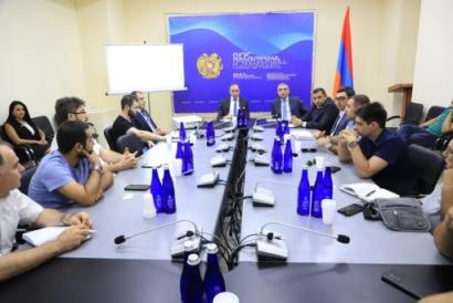 Armenia high tech minister, IT sector representatives hold discussion