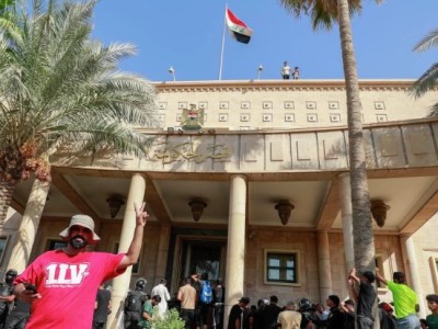 In Iraq, protesters storm government headquarters