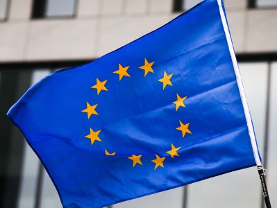 EU to tighten visa rules for Russians but there are disagreements over travel ban