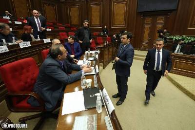 Newspaper: Armenia opposition to return to parliament?