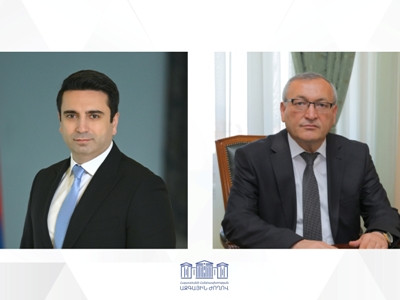 Председатель НС РА Ален Симонян направил поздравление спикеру НС Арцаха Артуру Товмасяну с Днем независимости Арцаха