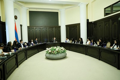 Հայաստանի համար առաջնահերթ են խաղաղությունը, կրթությունը, բանակը. վարչապետը՝ «Ամառային դպրոց» ծրագրի մասնակիցներին