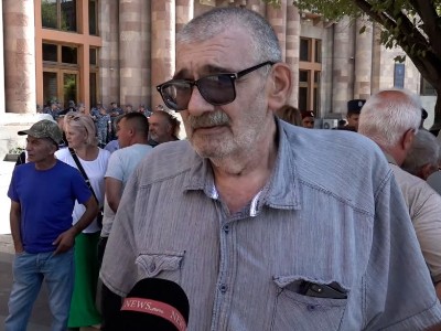 Жители села Кашатаг вновь организовали акцию протеста перед зданием Правительства.