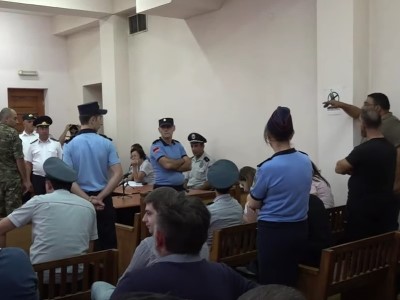 Բա որ դպրոցի վրա սնարյադներ էին ընկնում, ինչի՞ եք երեխեքին ասել՝ ներս մտեք. զոհվածի հարազատը՝ վկային