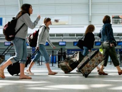 Эксперт: Неблагоприятную экономическую ситуацию в Армении изменил большой поток туристов из России