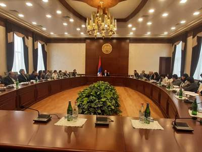 Արցախի պետնախարարի մոտ քննարկվել է բարձրագույն կրթության համակարգի ուսման վարձերի փոխհատուցման ծրագիրը