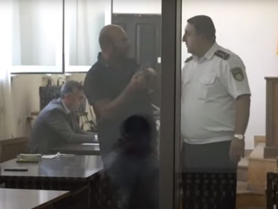 «Թուրքի ծախված ես». վիճաբանություն 18 զինվորի մահվան մեջ մեղադրվող փոխգնդապետի գործով նիստին