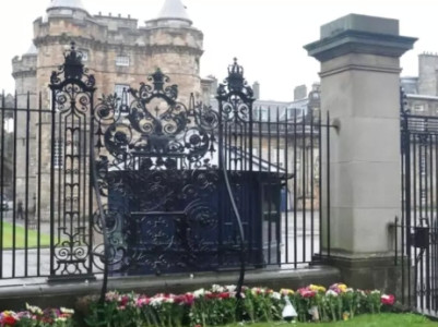 Crown of Scotland to be placed in coffin of Queen Elizabeth II while she rests in Edinburgh