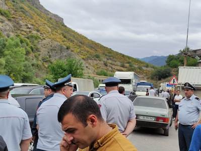 This time in Lori: Residents of Tumanyan community block road