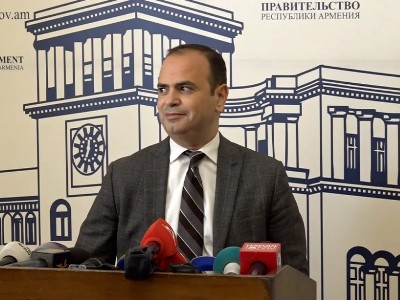 Соратнику Пашиняна не понравился вопрос о стихийных акциях и требовании граждан об отставке власти