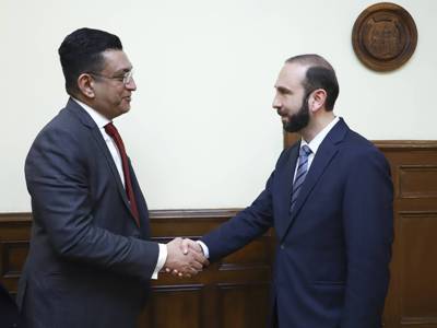 Armenia FM briefs Sri Lanka counterpart on situation resulting from Azerbaijan military aggression