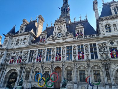 Armenia flags are flown at Paris city hall (PHOTOS)