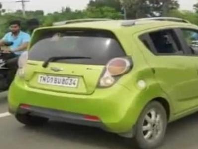Հնդիկ տղամարդը մեքենայի հետընթաց շարժմամբ 16 կմ անցել է մոտ 30 րոպե եւ համաշխարհային ռեկորդ սահմանել