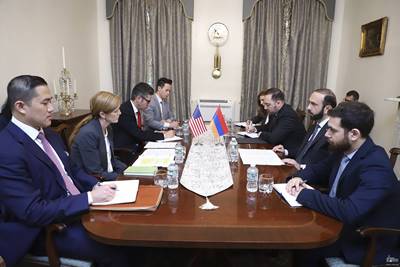 Armenian FM meets with USAID Director