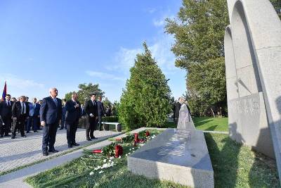 «Հրապարակ». ՔՊ-ական պատգամավորները վրդովված են եղել զոհվածների ծնողների պահվածքից եւ  «իտոգի» են եկել