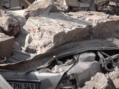 Сотрудники МЧС пока не извлекли автомобиль из-под завалов на территории ТЦ «Сурмалу» в Ереване