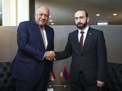 Armenian and Egyptian FMs discuss settlement of relations between Armenia and Azerbaijan