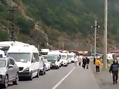 Լարսում երթևեկությունը կաթվածահար է