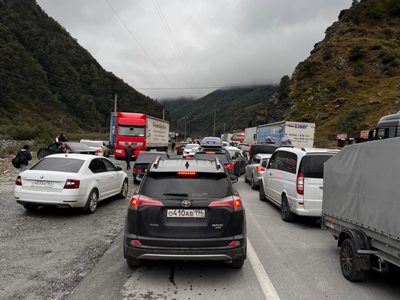 About 17km queue at Upper Lars checkpoint, Russia men crossing Georgia border even on foot