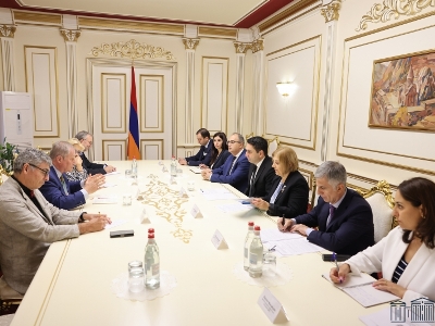 Parliament speaker receives head of France-Armenia friendship group of French Senate