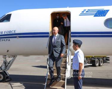 Greece FM arrives in Armenia