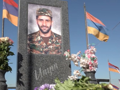 Սուրենը դեմքից վիրավոր վիճակում զինվորներին մենակ չի թողել ու մինչև վերջ կռվել է