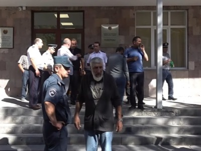 «Գեներալ Մակարյանն իրենց մարդն է, չեն դատելու. Նիկոլն է թիկունքին». անհետ կորածների ծնողները դժգոհ են գործի ընթացքից