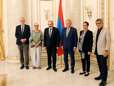 PM Pashinyan receives France-Armenia friendship group delegation of French Senate