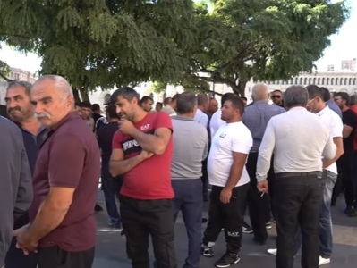 Виноградари Армавирской области Армении проводят акцию протеста перед зданием Правительства