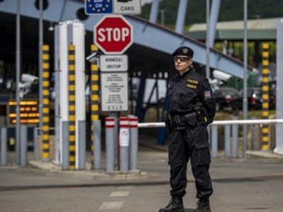 Austria to start checks at border with Slovakia to stop migrants