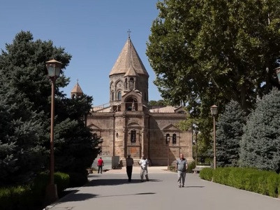 Սուրբ Էջմիածնի մայր տաճարի շրջափակը բացվել է