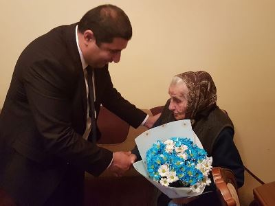 По случаю Международного дня пожилых людей мэр Гюмри посетил трех бабушек