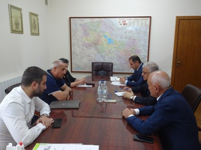 Քաղաքաշինության կոմիտեում տեղական արտադրողի հետ քննարկվել է ցեմենտի որակի խնդիրը