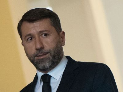 Символический молоток: Кандидат на должность члена ВСС Армении решил не отставать от Пашиняна