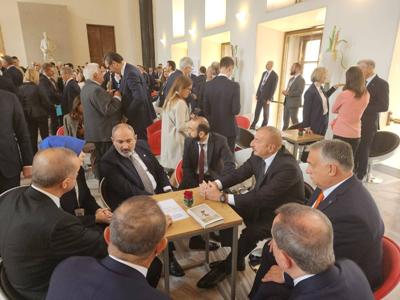 Pashinyan, Aliyev, Erdogan sit at same table in Prague (PHOTOS)