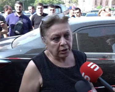Работница: Сотрудникам ТЦ «Петак» должны были сообщить о причинах его закрытия
