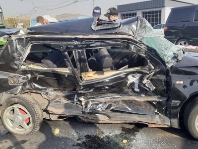 Երեւանյան լճի մոտ Volkswagen Golf-y դուրս է եկել ճանապարհիc և բախվել կայանած Ford Transit-ին. կան վիրավորները