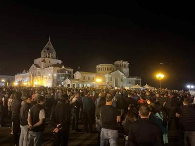 Spontaneous rally kicks off in Artsakh