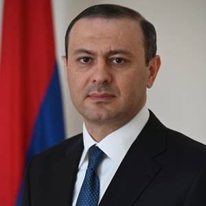 Armenia Security Council chief briefs Artsakh parliament delegation on ongoing negotiation process