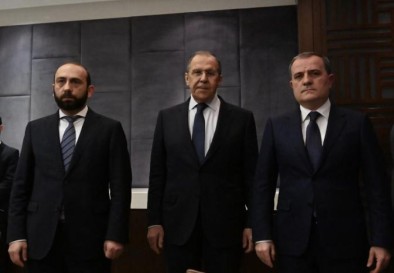 Russia, Armenia, Azerbaijan FMs discuss Yerevan-Baku peace treaty negotiations’ process