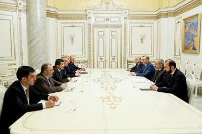 Pashinyan receives delegation headed by Artsakh President Araik Harutyunyan