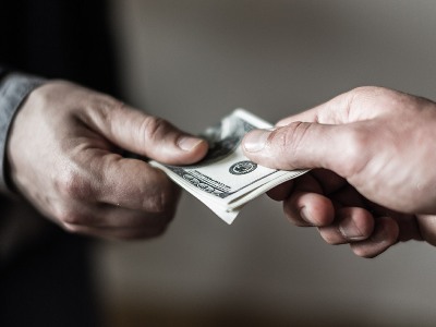 11 հողատարածքների հափշտակության գործով բացահայտվել է Կադաստրի կոմիտեի պաշտոնյայի կողմից խոշոր չափի կաշառք ստանալու դեպք
