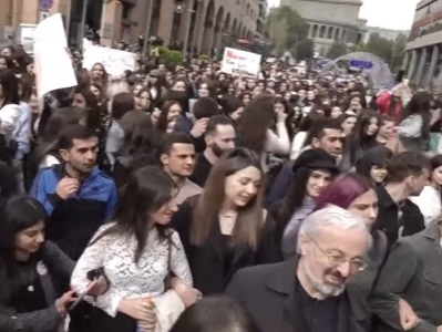 Valery Brusov linguistics university students holding protest march in Yerevan