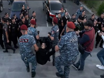 Lawyer: 20 of fallen solders’ parents detained from Yerevan military pantheon are recognized as injured party