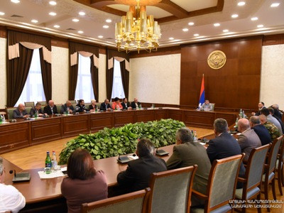 President meets with newly formed Artsakh Public Council members