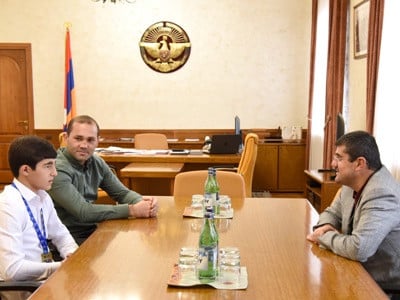 Արցախի նախագահն ընդունել է բռնցքամարտի Եվրոպայի պատանի չեմպիոն Էրիկ Առստամյանին և նրա մարզիչ Նարեկ Աբրահամյանին