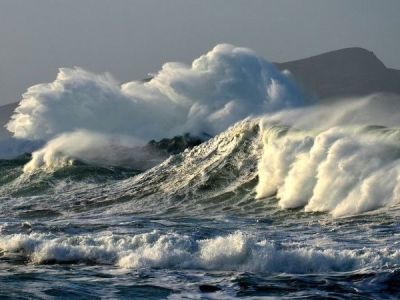 Hurricane Roslyn in Pacific Ocean intensifies to third category