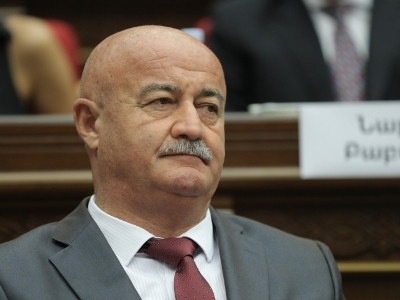 Դպրոցական ավտոբուսներ տրամադրեք, որ տատիկ-պապիկները մեքենան չկանգնեցնեն երրորդ շարքում և քաղաքը պարալիզացնեն. Աղազարյան